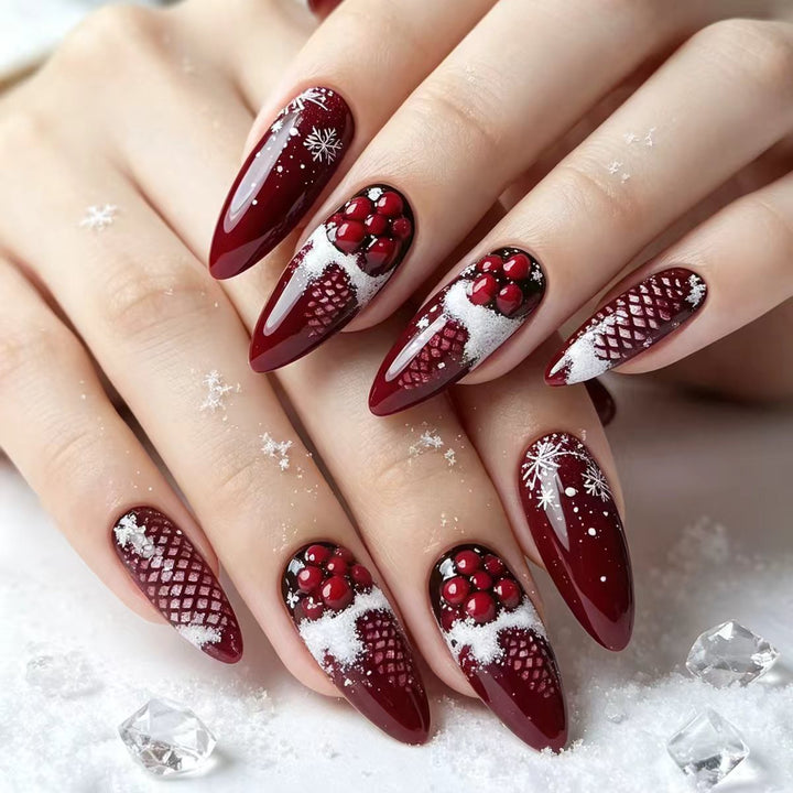 Kunstnägel mit Festlichem Winterdesign Karnz