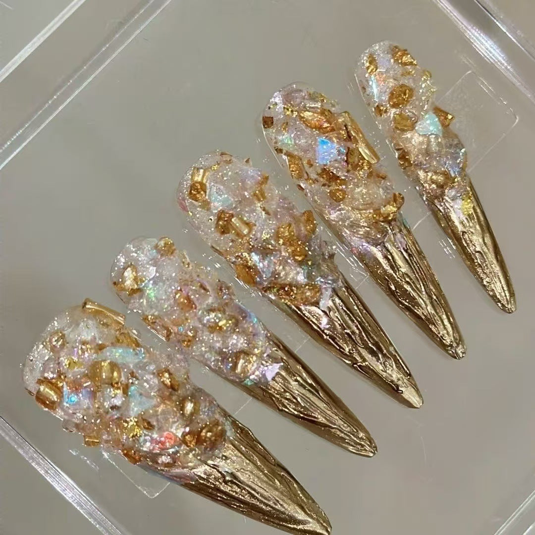 Elegante 3D Gold-Akzent Press-On Nagel Set Karnz