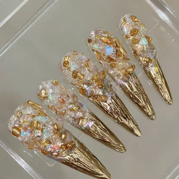 Elegante 3D Gold-Akzent Press-On Nagel Set Karnz