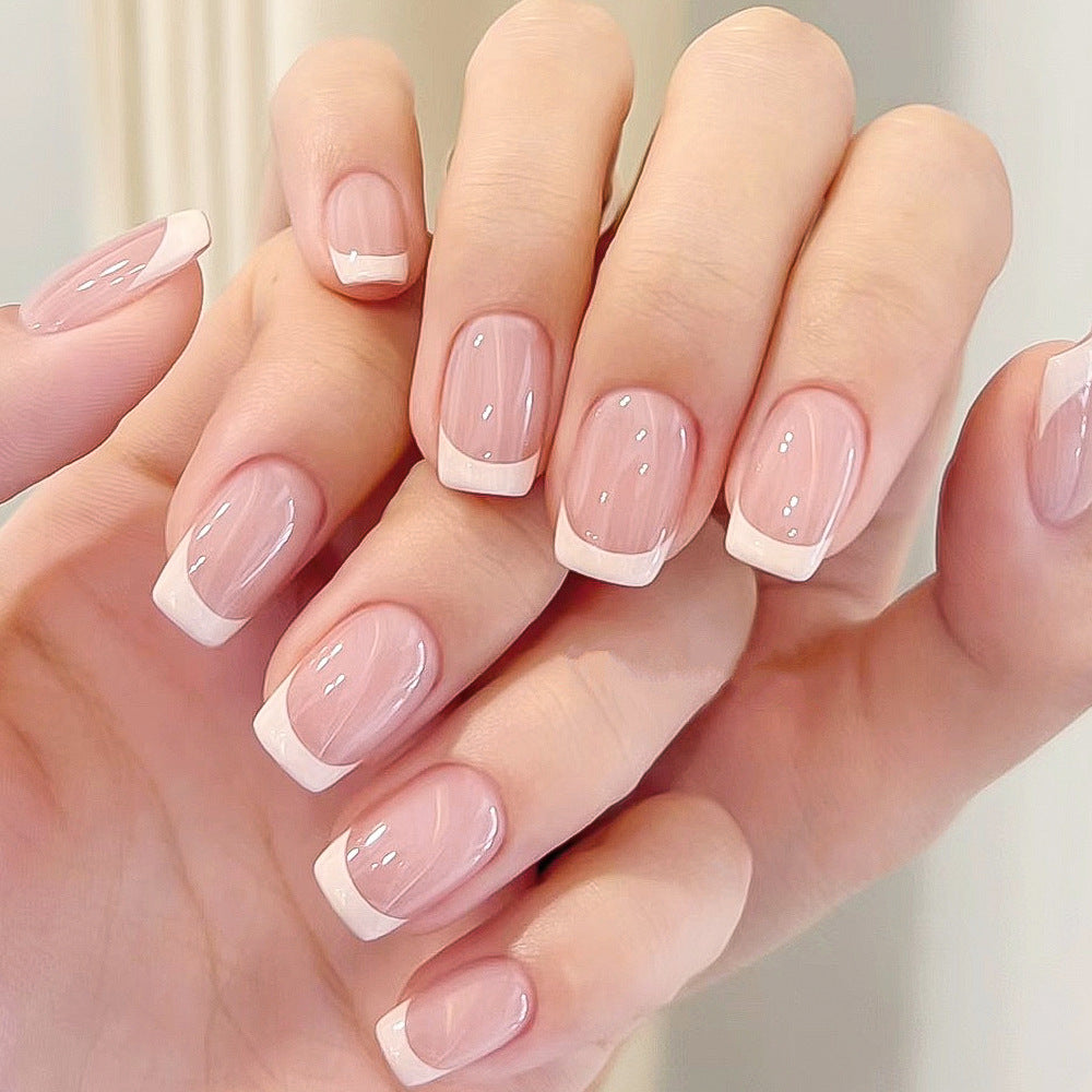 Elegantes French Tip Press-On Nagelset Karnz