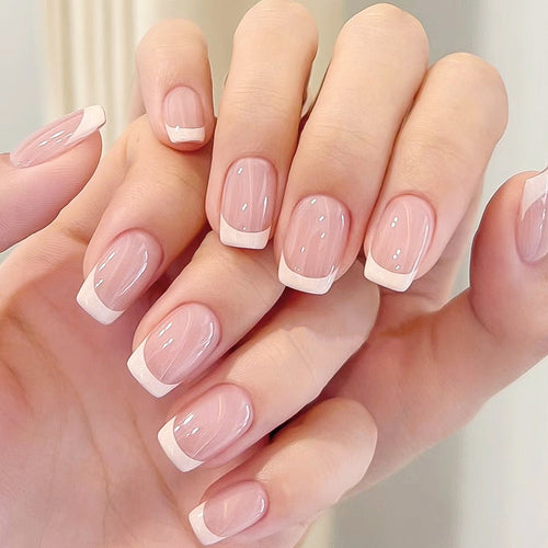 Elegantes French Tip Press-On Nagelset Karnz