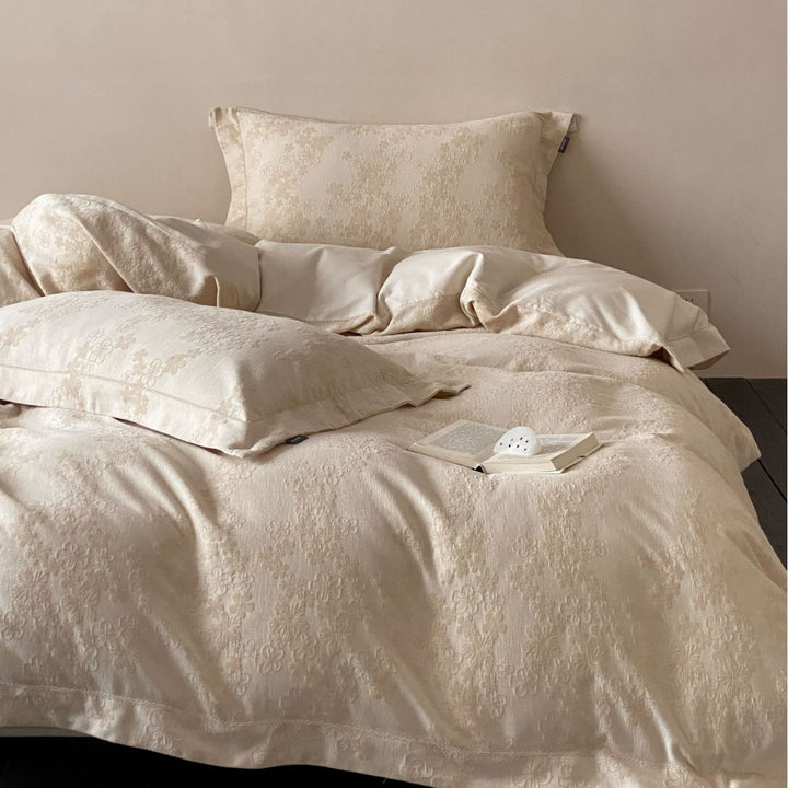 Luxuriöses Bettwäsche-Set aus Baumwoll-Jacquard mit Spitzenbändern