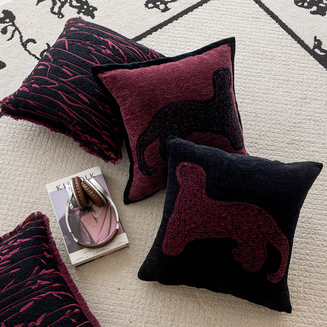 Dekoratives Kissen mit elegantem Leopardenmotiv