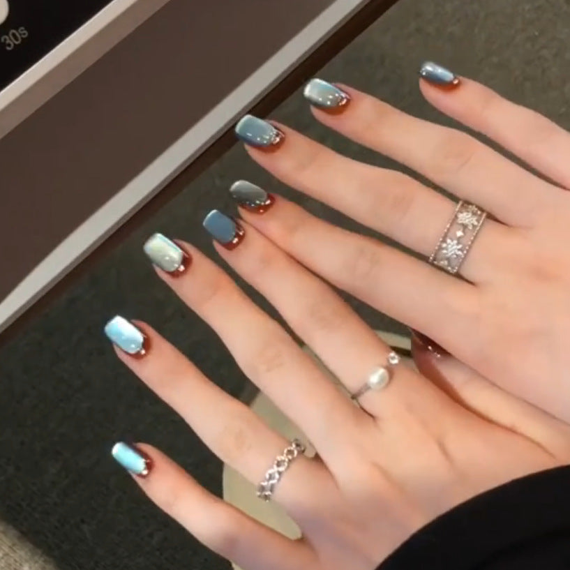 Kreative Nagelspitzen mit Glanzeffekten Karnz