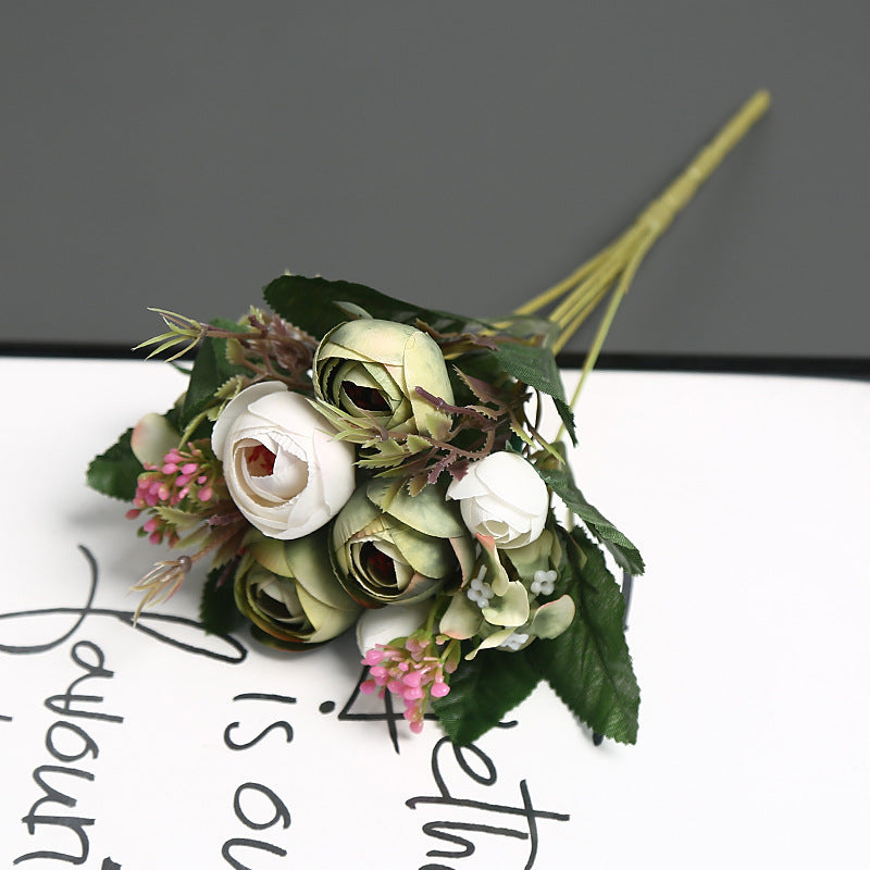 Realistischer Künstlicher Rosenstrauß