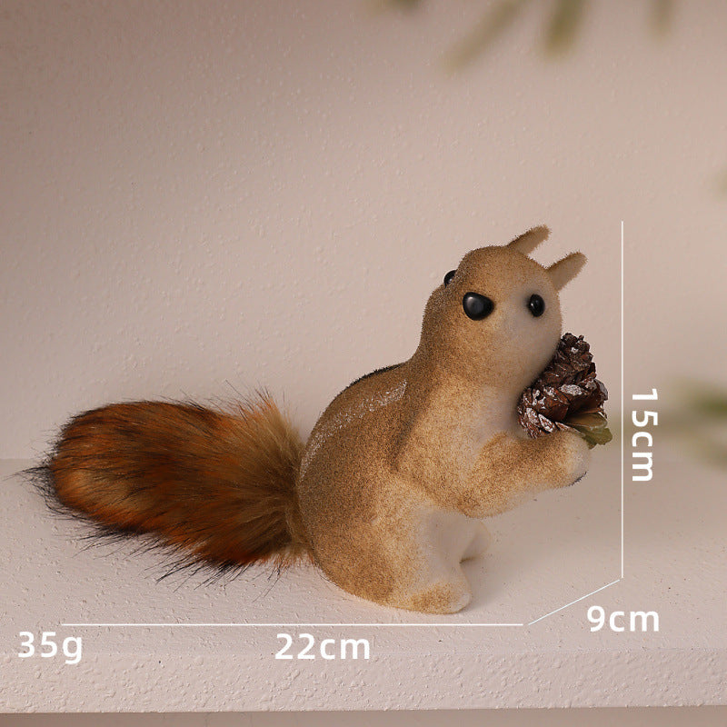 Niedliche Dekorationsfigur mit Eichhörnchenmotiv Karnz