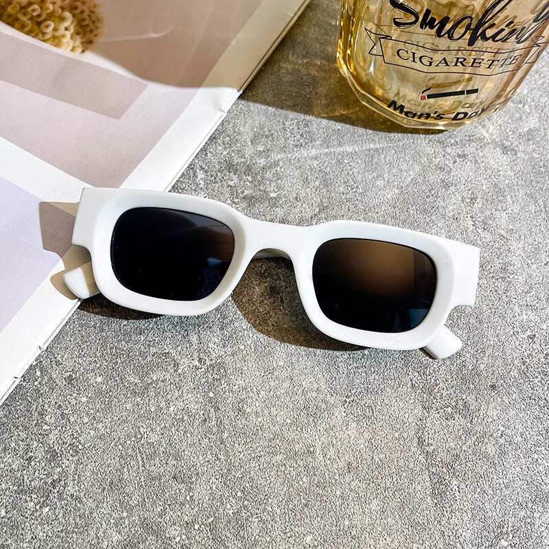 Damen modische Sonnenbrille mit auffälligem Design Karnz