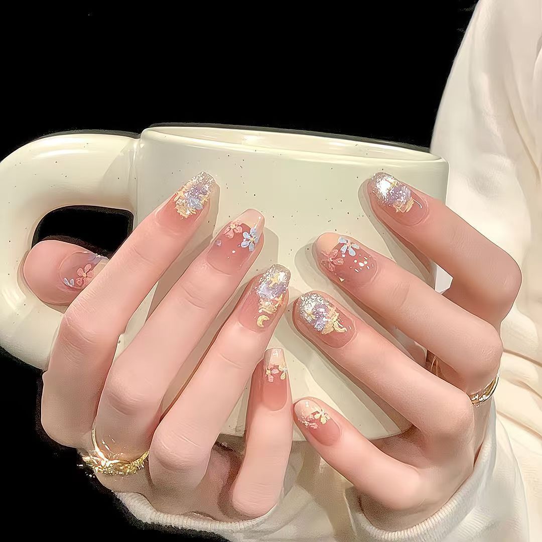Blumengestaltetes Press-On Nageldesign Karnz