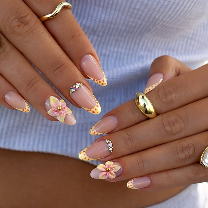 Kunstfingernägel mit Floralen 3D-Applikationen und Elegantem Design Karnz
