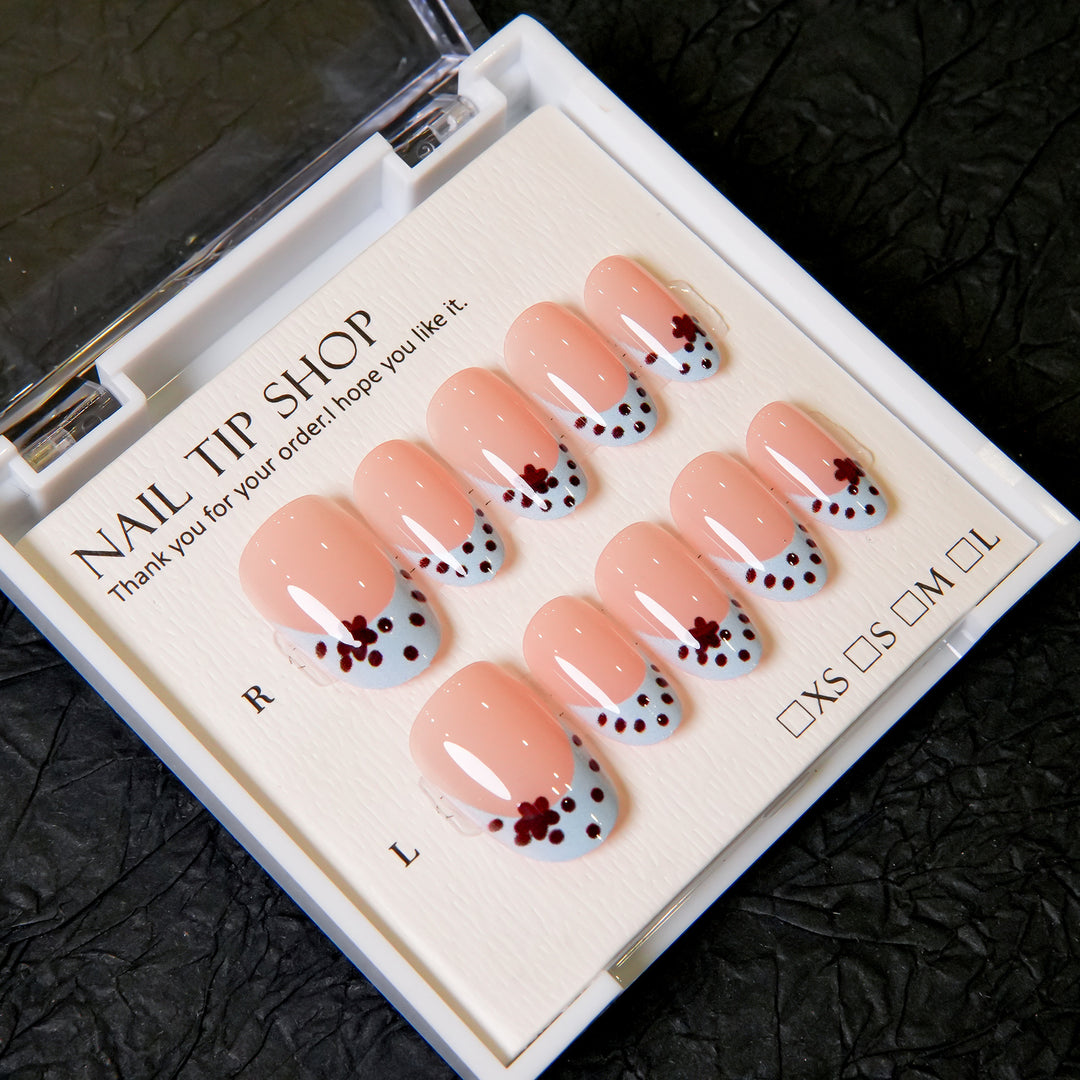 Dekorative Press-On Nageltips mit Blumenmustern