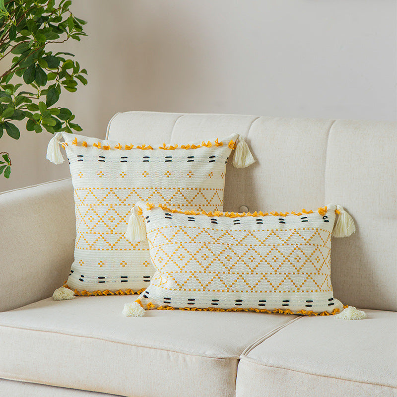 Quadratischer dekorativer Kissenbezug aus Baumwollmischung mit handtuftetem Geometrie‑Relief und Quasten