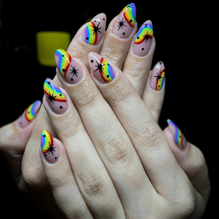 Bunte Regenbogen-Themen Nagelkunst Karnz