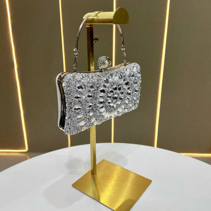 Aufwendig besetzte Abend-Clutch