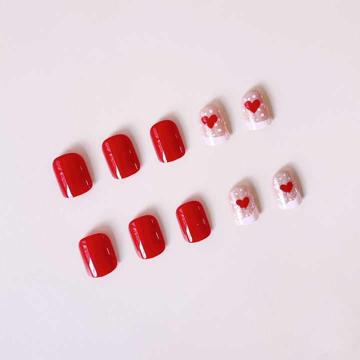 Kunstnagelset mit romantischen Herz- und Glitzer-Motiven Karnz
