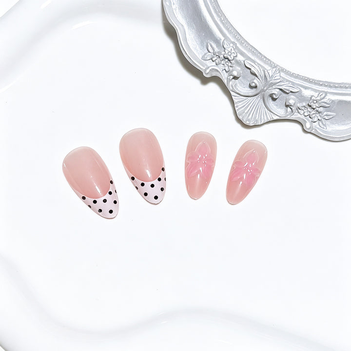 Elegante florale Design Press-On Nagelspitzen Karnz