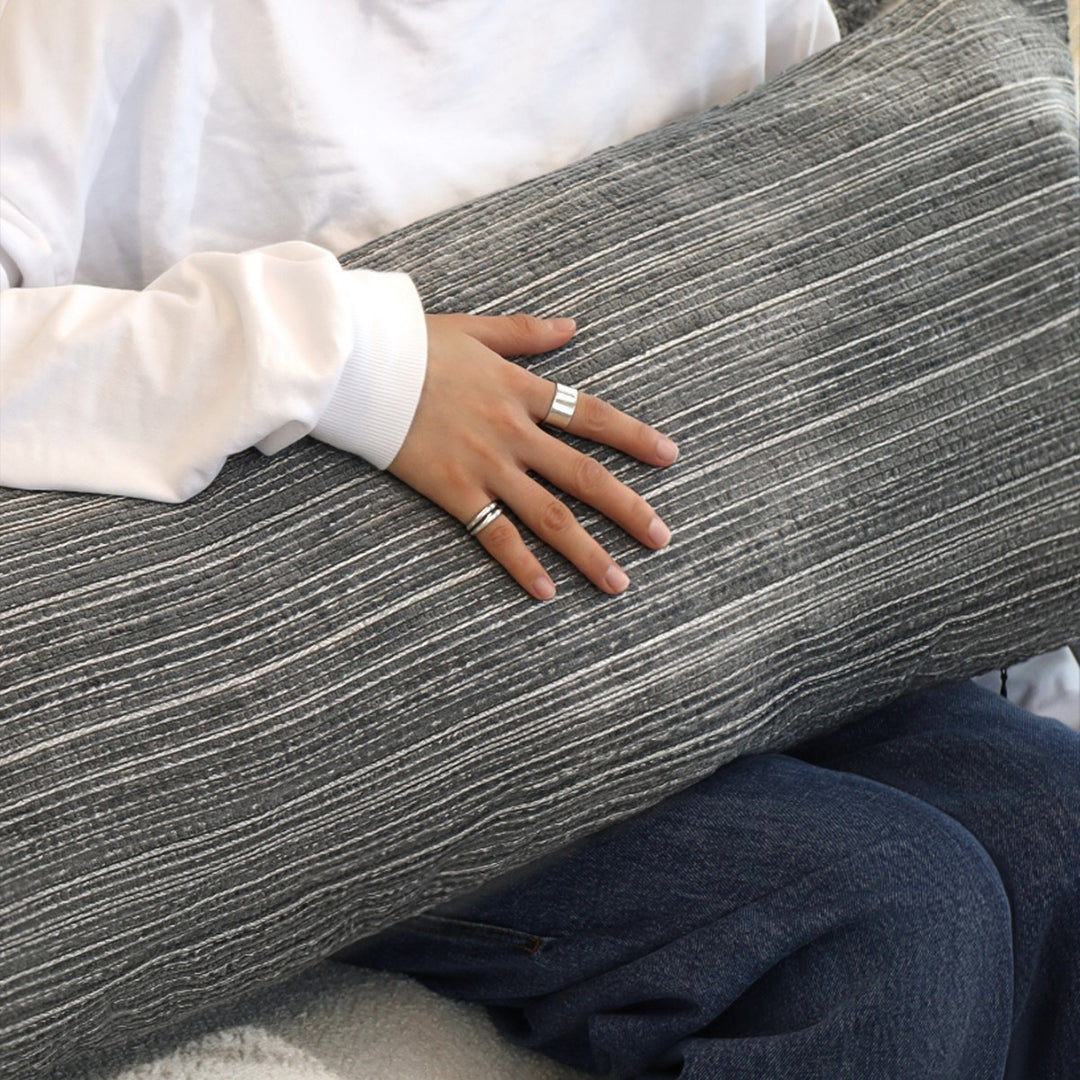 Rechteckiger Leinenoptik-Lumbar-Kissenbezug mit feiner Streifenstruktur und Quasten Karnz