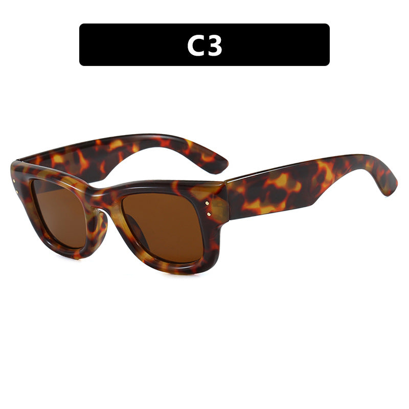 Damen modische Sonnenbrille mit breitem, elegantem Rahmen und schützendem UV-Filter Karnz