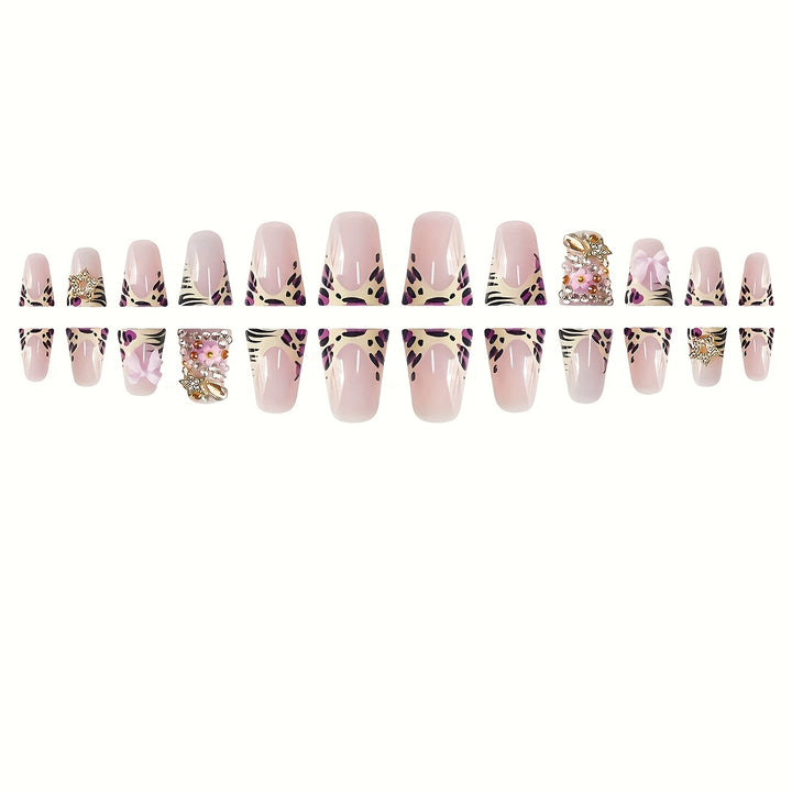 Elegante dekorative Nagelverlängerungen Karnz