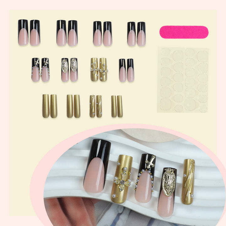Künstlerische Press-On Nail Kollektion mit glamourösen Schmuckakzenten Karnz