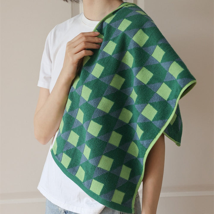 Weiches Jacquard-Handtuch aus Baumwolle mit geometrischem Karomuster