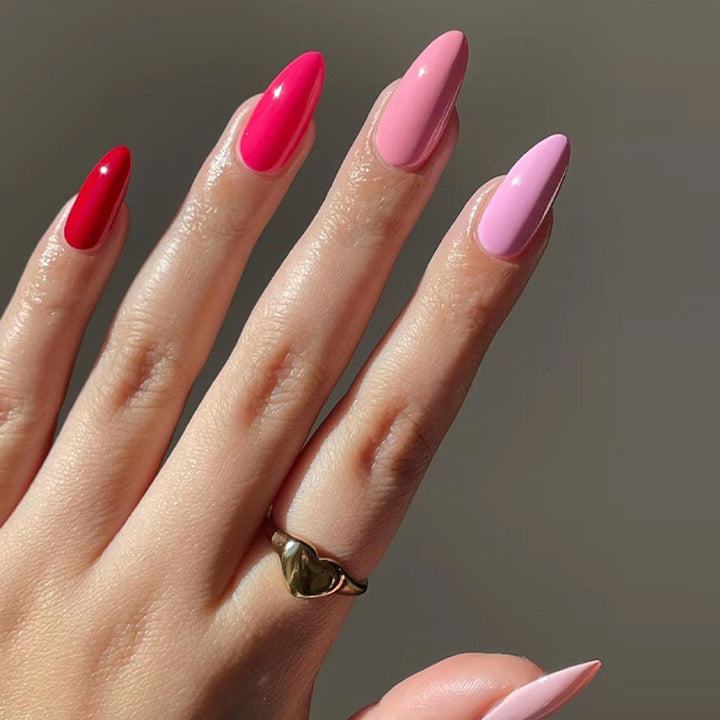 Kunstvolle Nagelspitzen Karnz