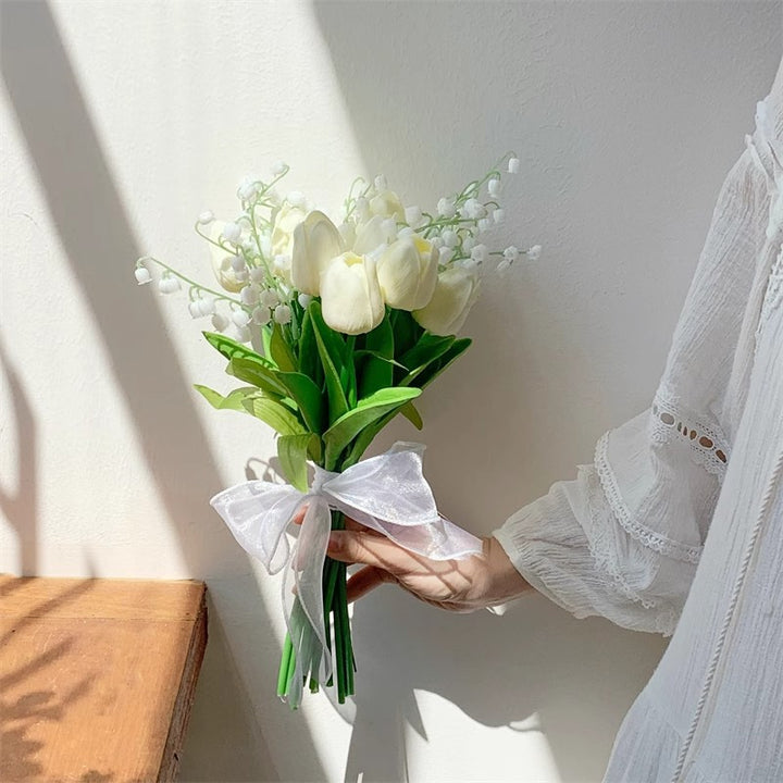 Dekoratives Blumenbouquet für die Heimdekoration