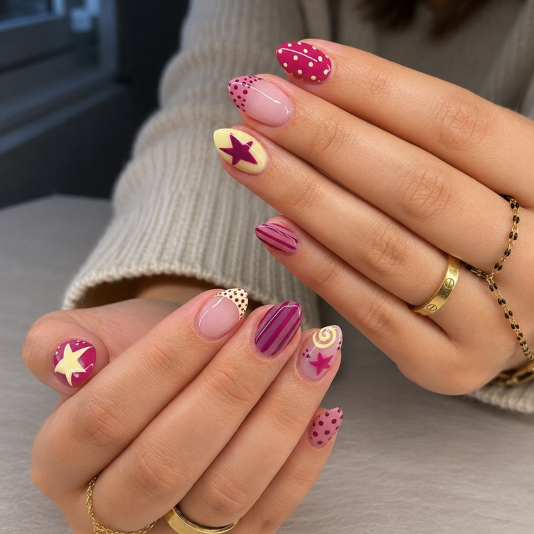 Kunstnagelset mit kreativen Stern- und Spiral-Motiven Karnz