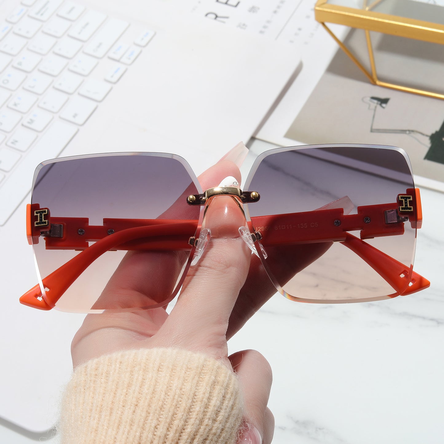 Damen oversized quadratische Sonnenbrille mit stilvollen Akzenten Karnz