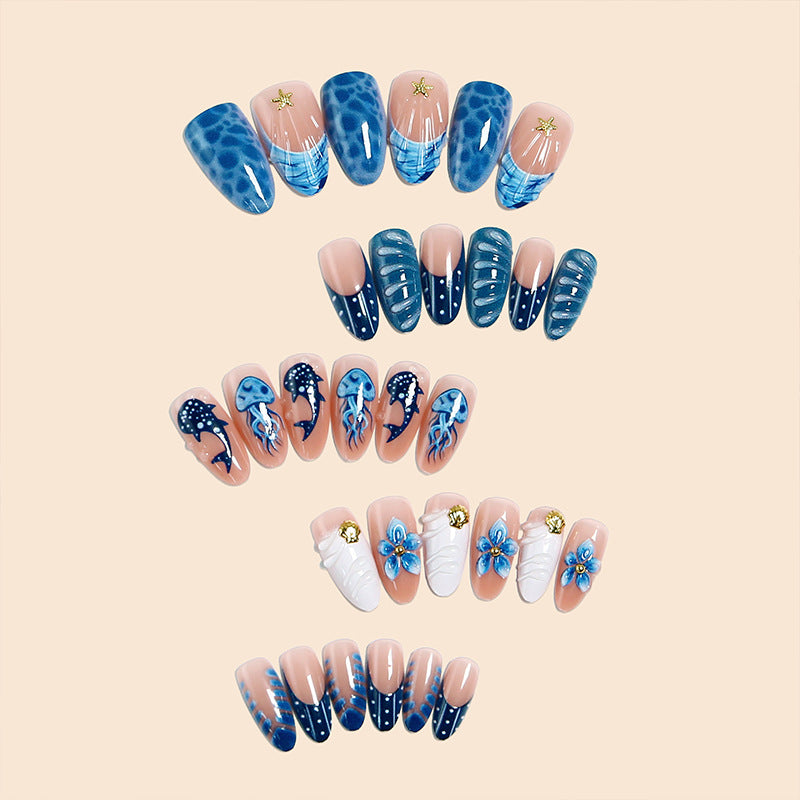 Kunstvolle 3D Nagelspitzen mit maritimen Motiven Karnz