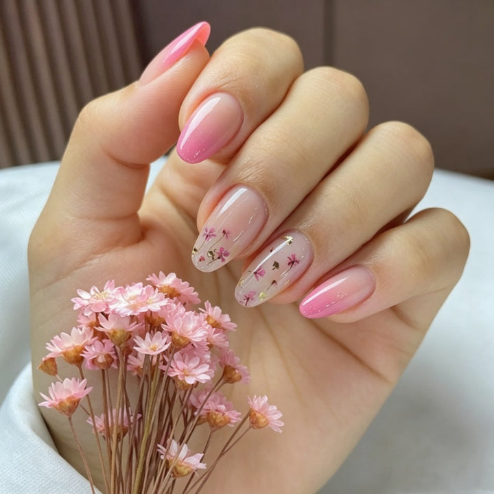 Kunstnägel mit Zartem Blüten- und Ombre-Effekt Karnz