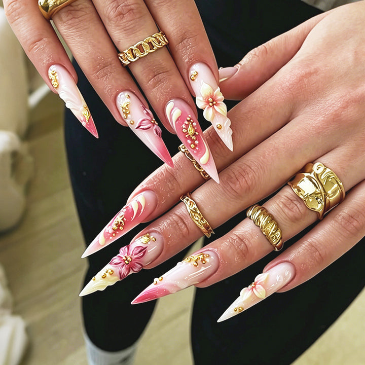Dekorativer Stiletto Press-On Nagelkunst Set mit floralem Akzent Karnz