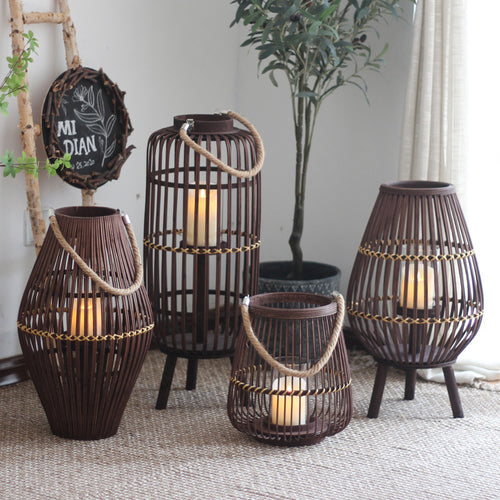 Stilvolle Laterne aus Rattan mit Holzgestell Karnz
