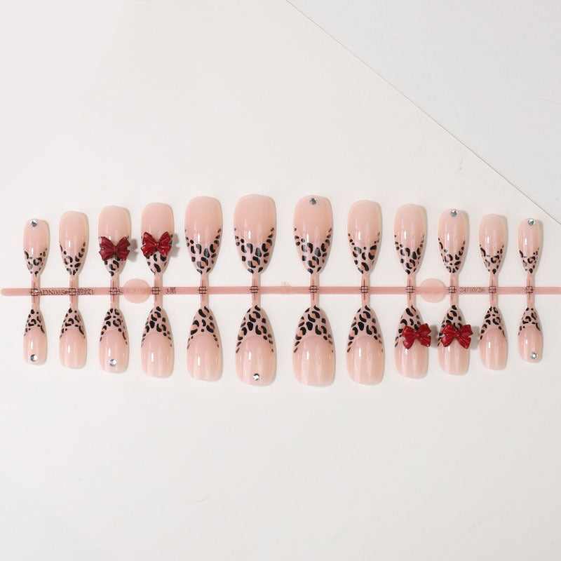Elegantes Design Press-On Nagelspitzen Karnz