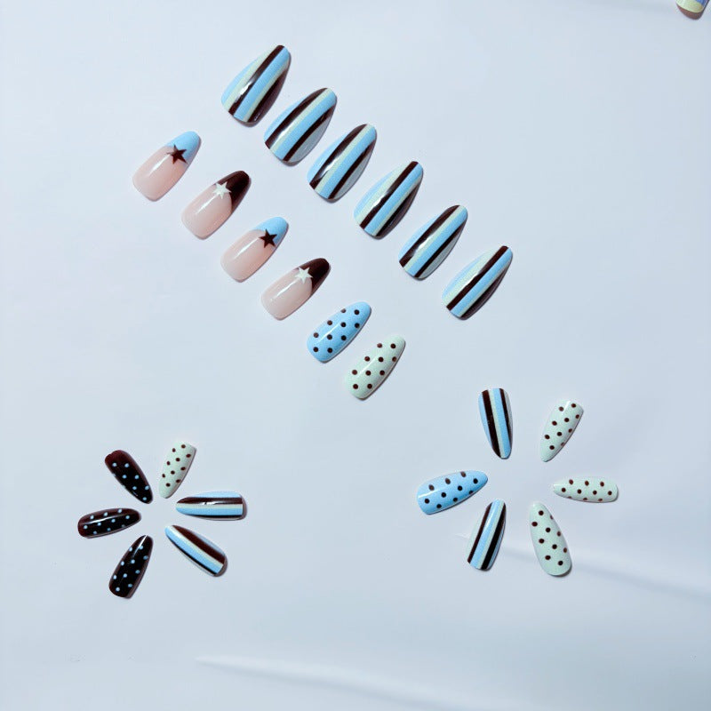 Kreatives Nageldesign Karnz