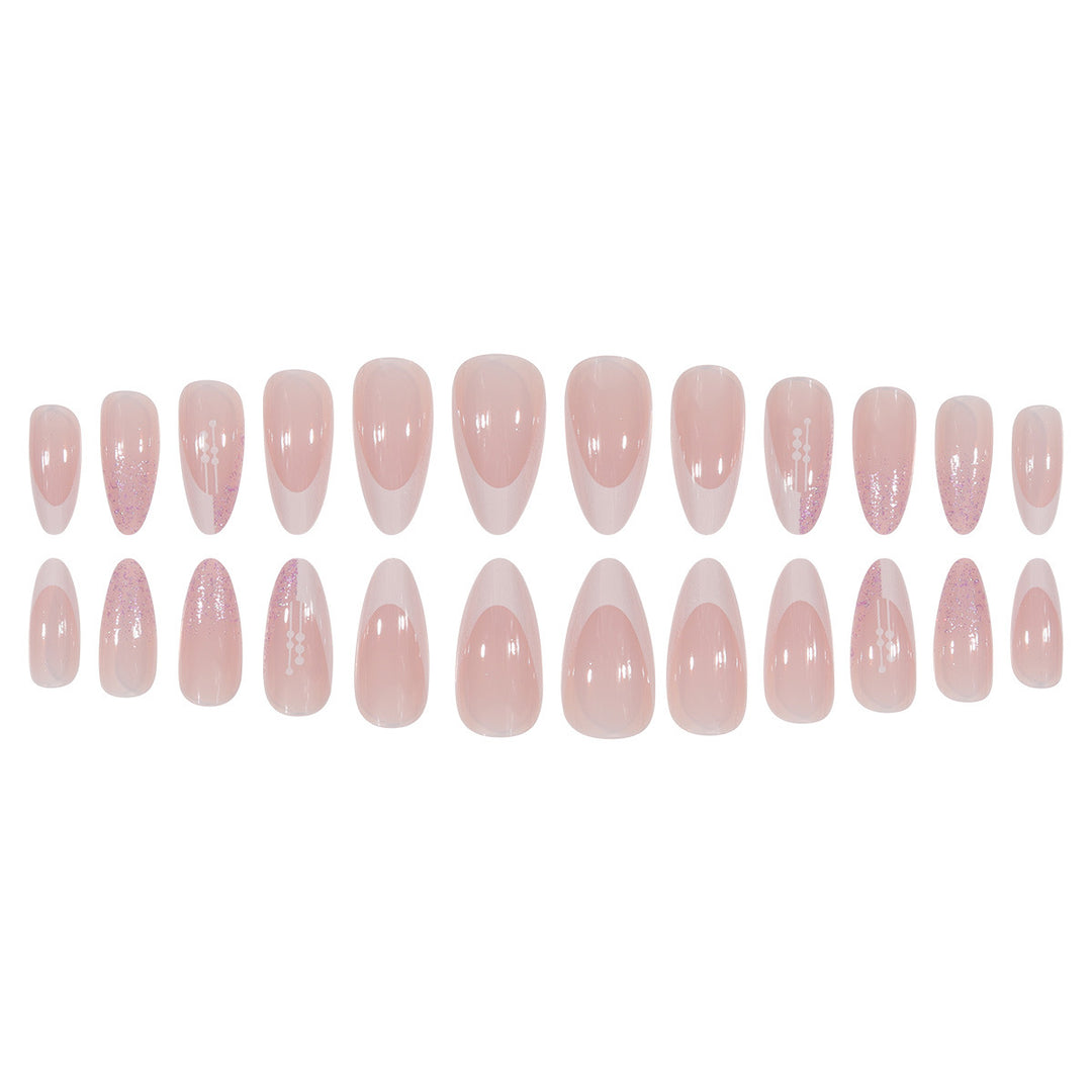 Elegante Stiletto Press-On Nägel mit künstlerischer French Tip Karnz
