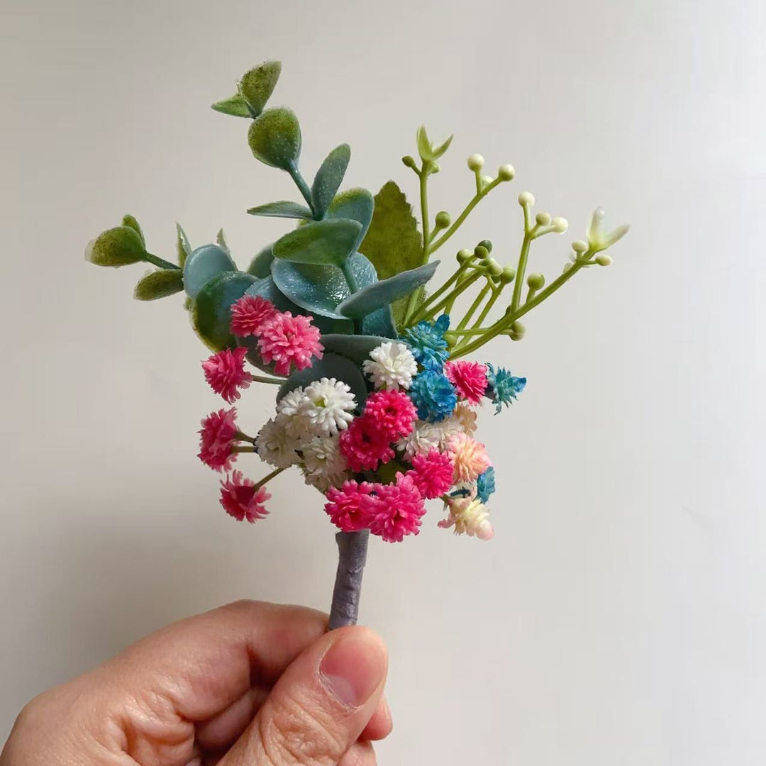 Florale Corsage mit gemischten Sukkulenten