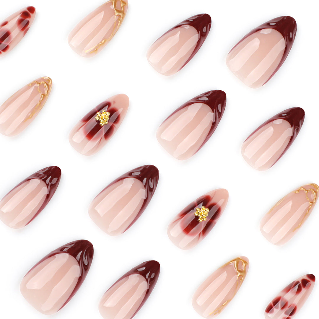 Künstliche Nagelkunst mit floralen Akzenten und Boutique-Design Karnz