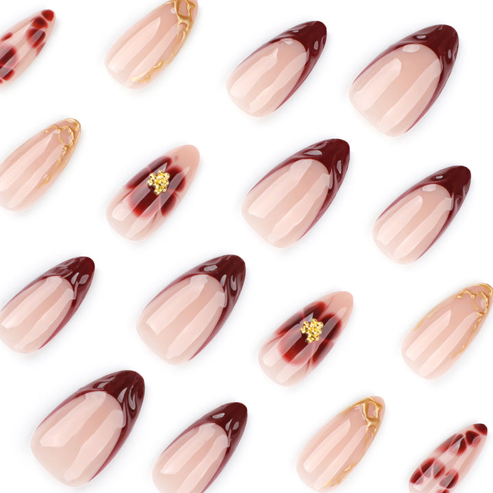 Künstliche Nagelkunst mit floralen Akzenten und Boutique-Design Karnz