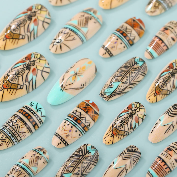 Kunstnägel mit exotischem Tribal-Design Karnz