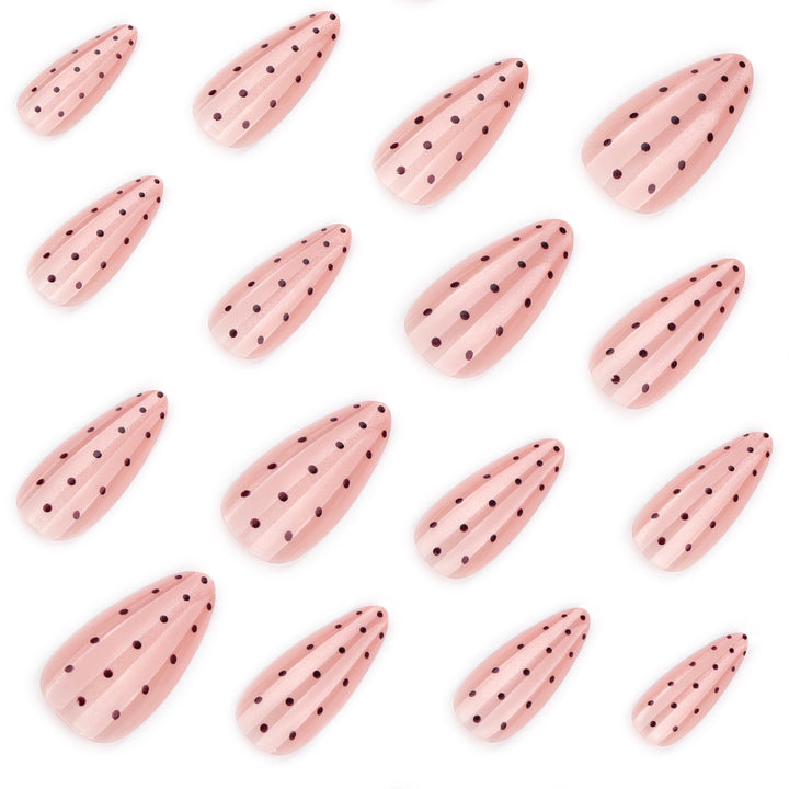 Kunstnagel mit Polka-Dots Karnz