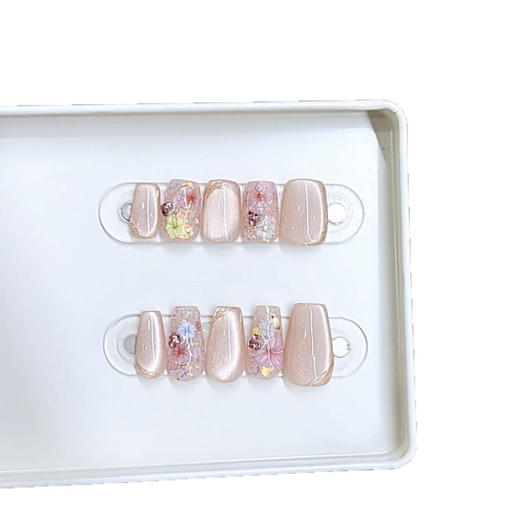 Elegantes Blumen-Design Press-On-Nagelset Karnz