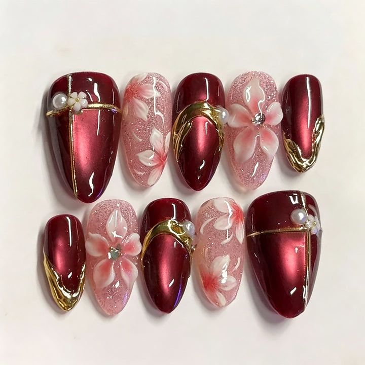 Elegantes Press-On-Nagelkunst-Set mit floralen Akzenten