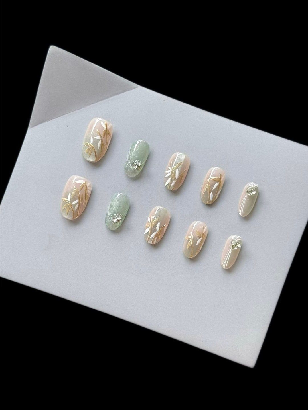Dekorativer Blumen Press-On Nagelset  1791772955