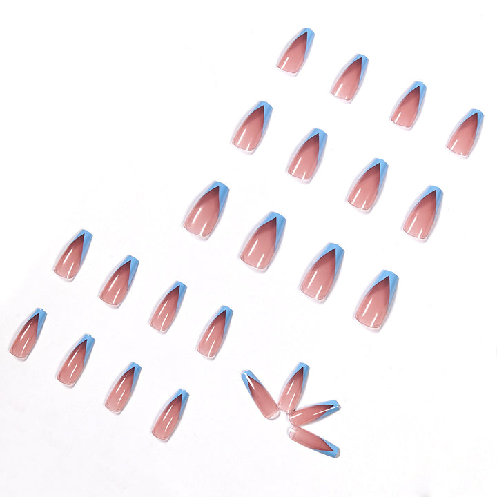 Kunstvolle Stiletto-Nägel mit Ombre-Design Karnz