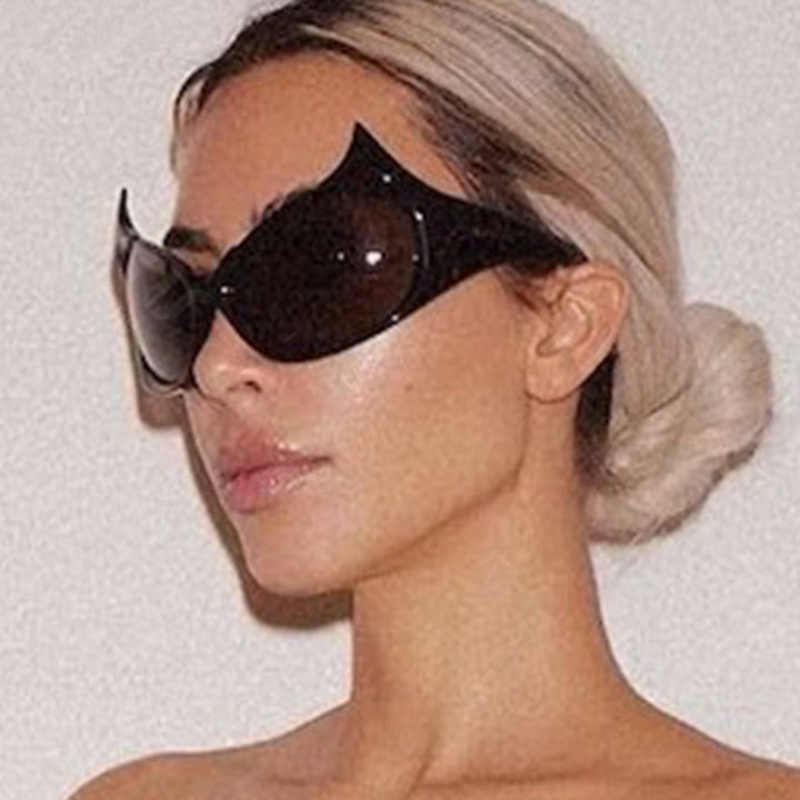 Damen futuristische Sonnenbrille mit stylischem Design und schützendem UV-Filter Karnz