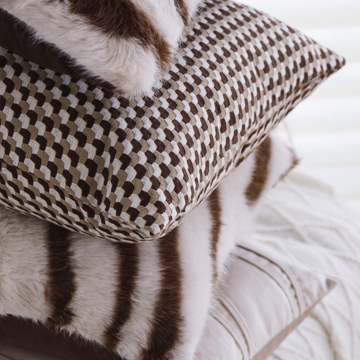 Kunstfell-Zierkissen mit Zebra-Print und extraweichem Flor Karnz