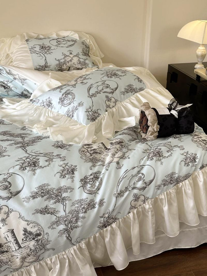 Rüschige Satin-Bettgarnitur im Vintage-Toile-Design mit Volant