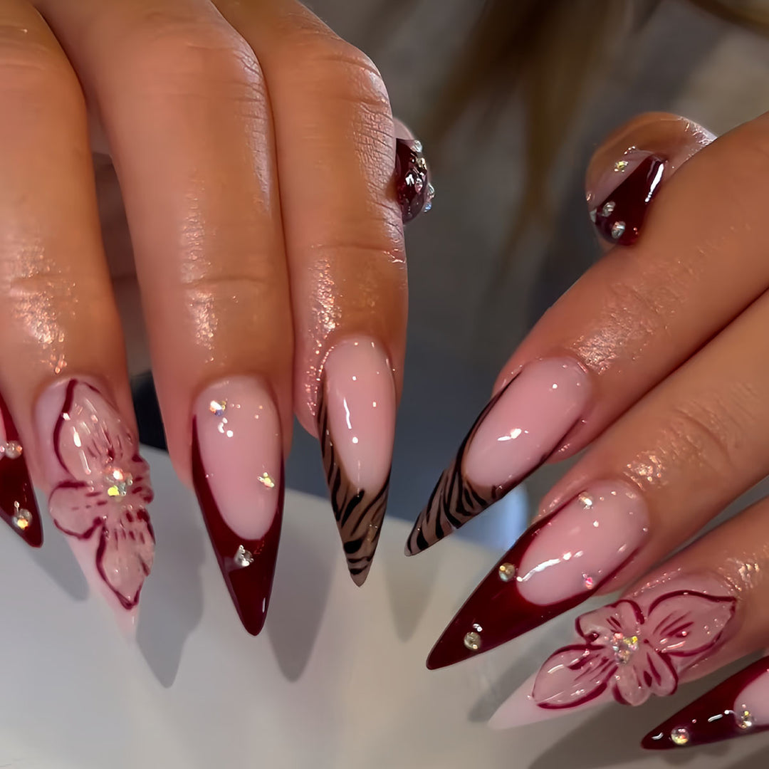 Künstlerische Florale Stiletto Press-On Nagelkunst Karnz