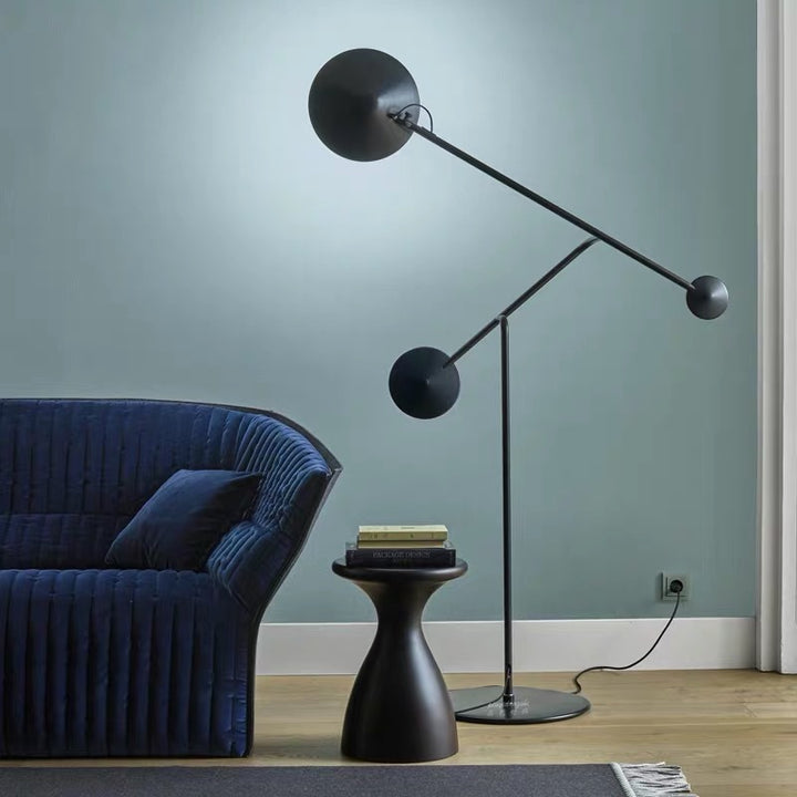 Moderne verstellbare Bogenstehlampe mit dualen Kugeln