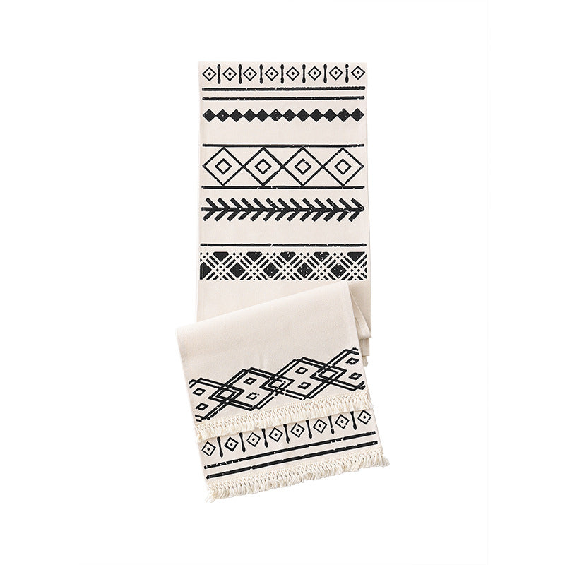 Gewebter Tischläufer im Boho-Stil mit Fransen und geometrischem Ethno-Print Karnz